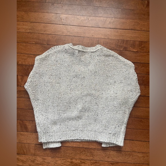 Tommy Hillfiger green cable knit sweater and Decree light crop sweater - Picture 9 of 9